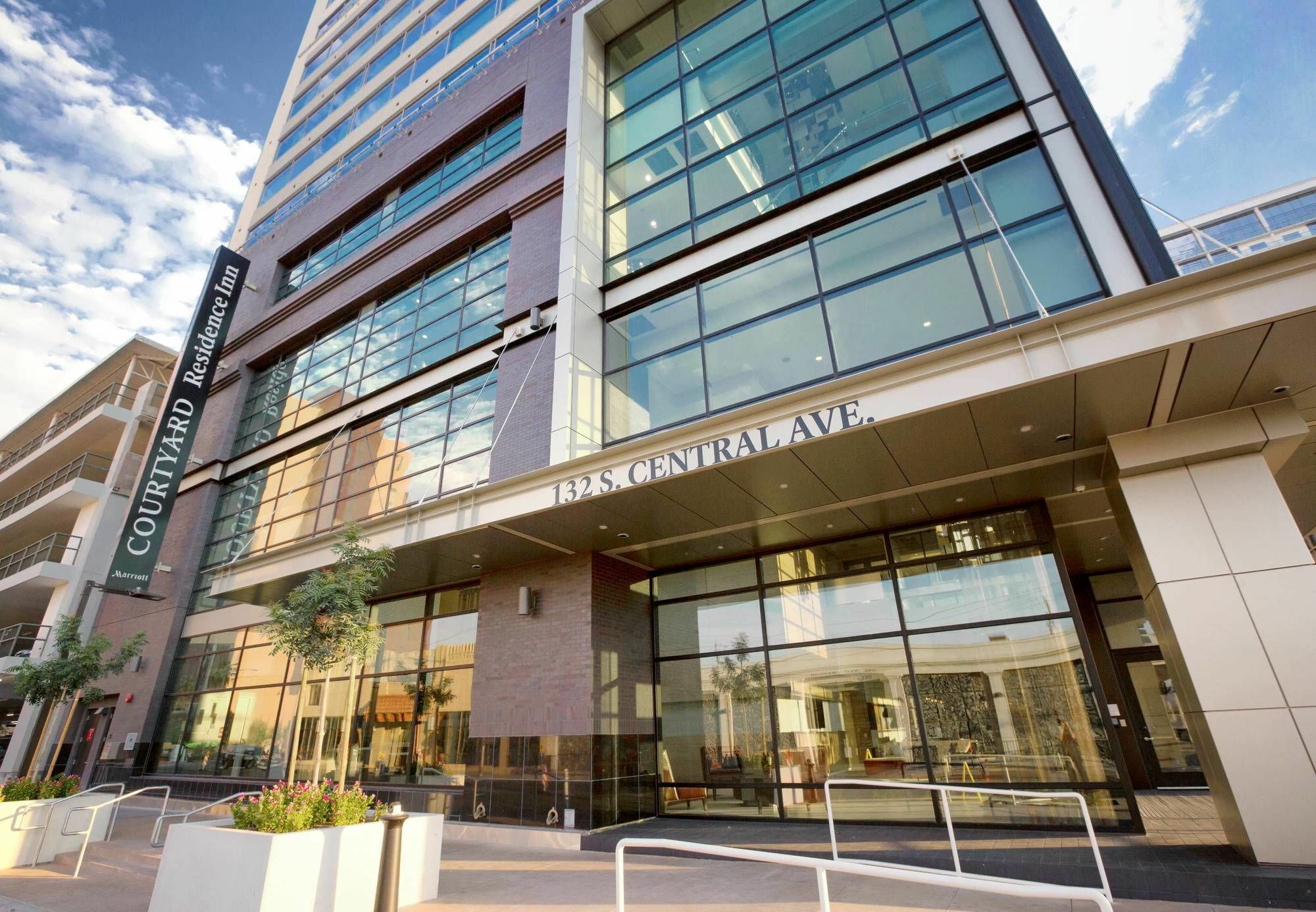 Courtyard By Marriott Phoenix Downtown Exterior foto